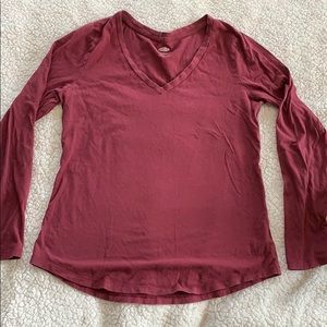 Maroon tee shirt